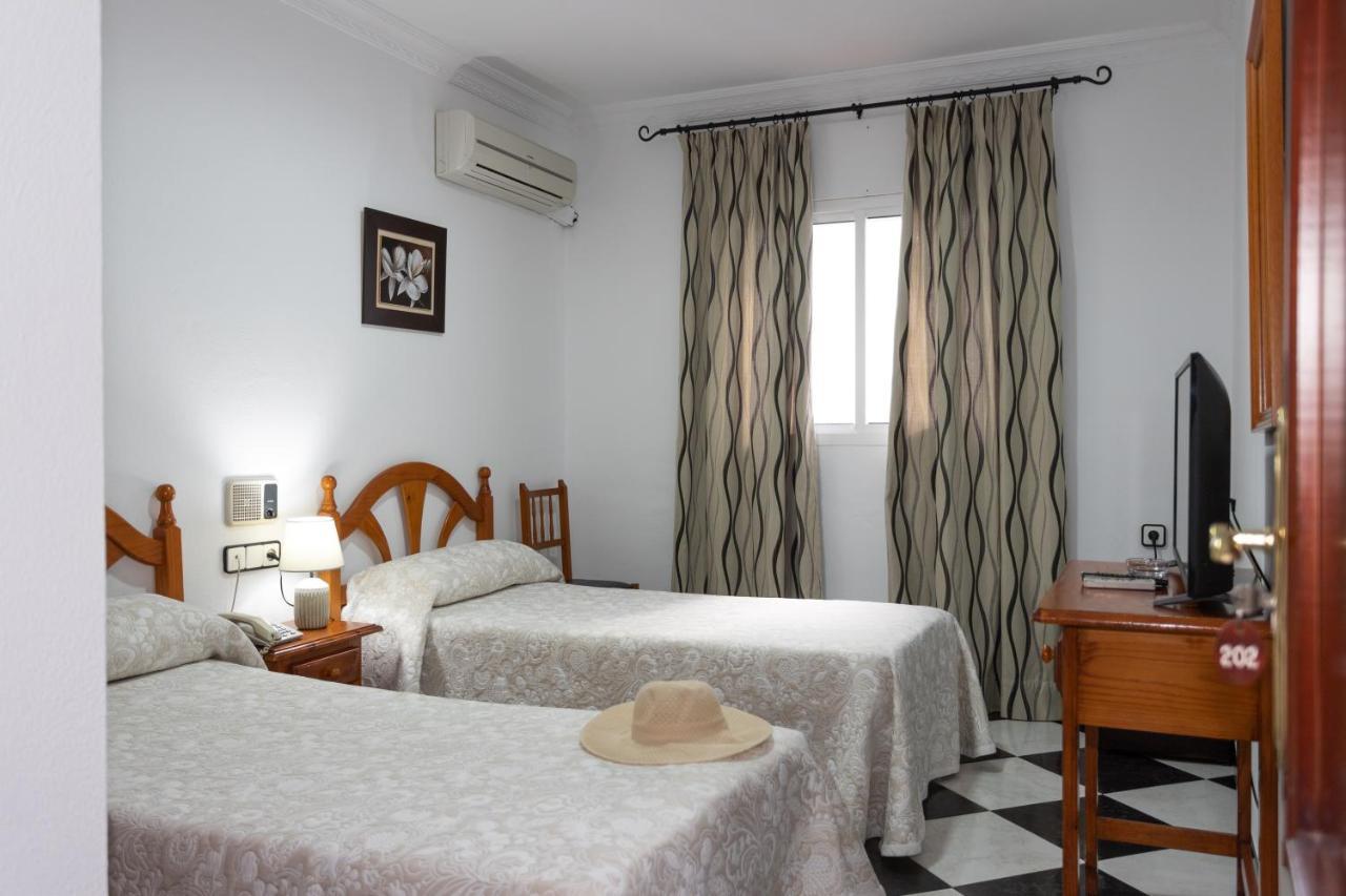Oasis Hotel *