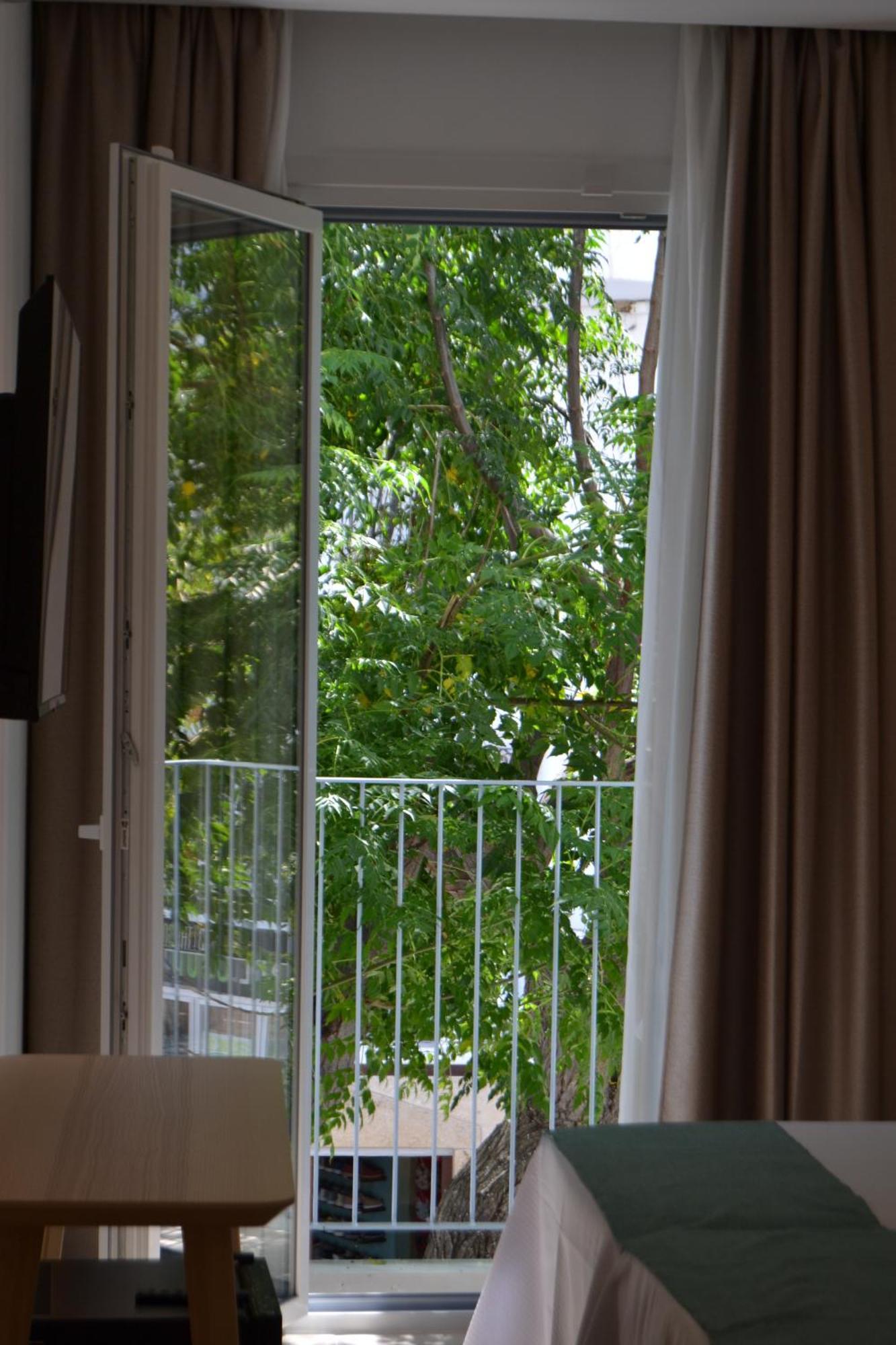 Hotel Oasis *