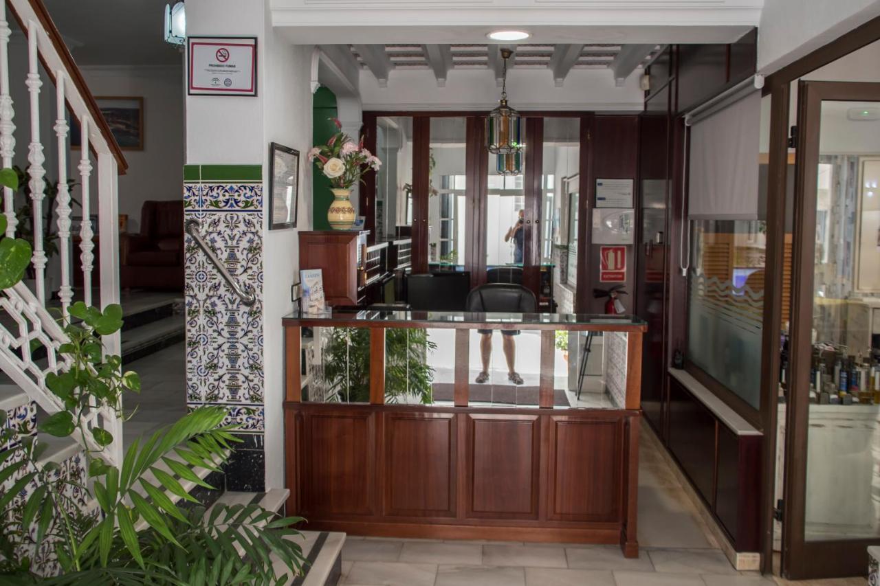 Hotel Oasis *